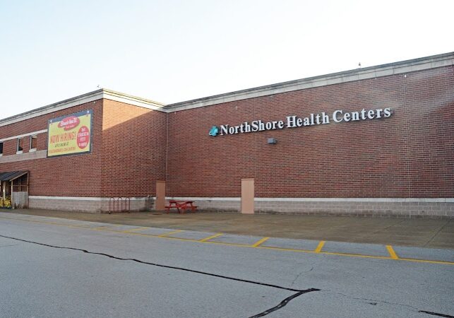 NorthShore Health Centers location in a local Strack & VanTil grocery store.